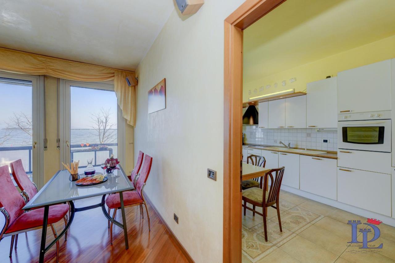Desenzanoloft Official Partner Marriott Homes & Villas - Charming On The Lake Front Lake Дезенцано-дель-Гарда Экстерьер фото
