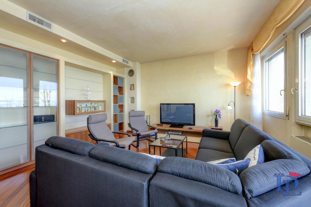 Desenzanoloft Official Partner Marriott Homes & Villas - Charming On The Lake Front Lake Дезенцано-дель-Гарда Экстерьер фото